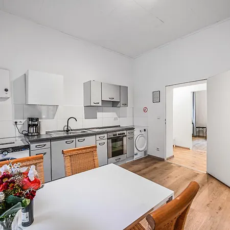 Perfect For 5 Guests - Netflix - Parking - - Smart ドゥイスブルグ